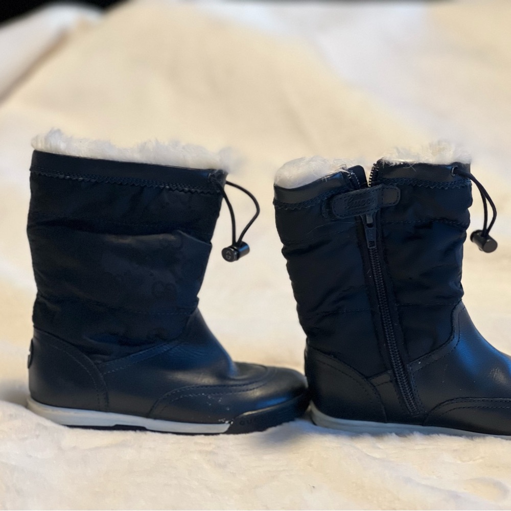 Gucci navy boots for toddler girls, in excellent condition, worn a few time. - Picture 3 of 5